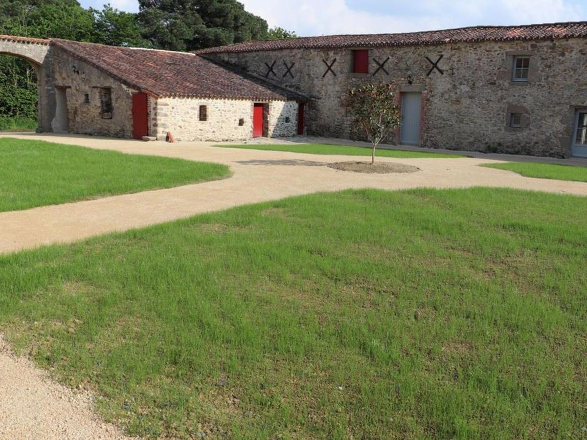 Elegant Gite 18Eme Siecle Renove Avec Piscine Couverte, Terrasse Et Grand Terrain Aux Herbiers. - Fr-1-426-406 Les Herbiers Exterior foto